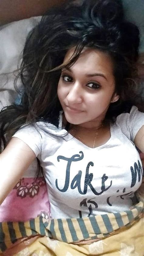 Hot Indian Girl Black Bra Nude Selfies